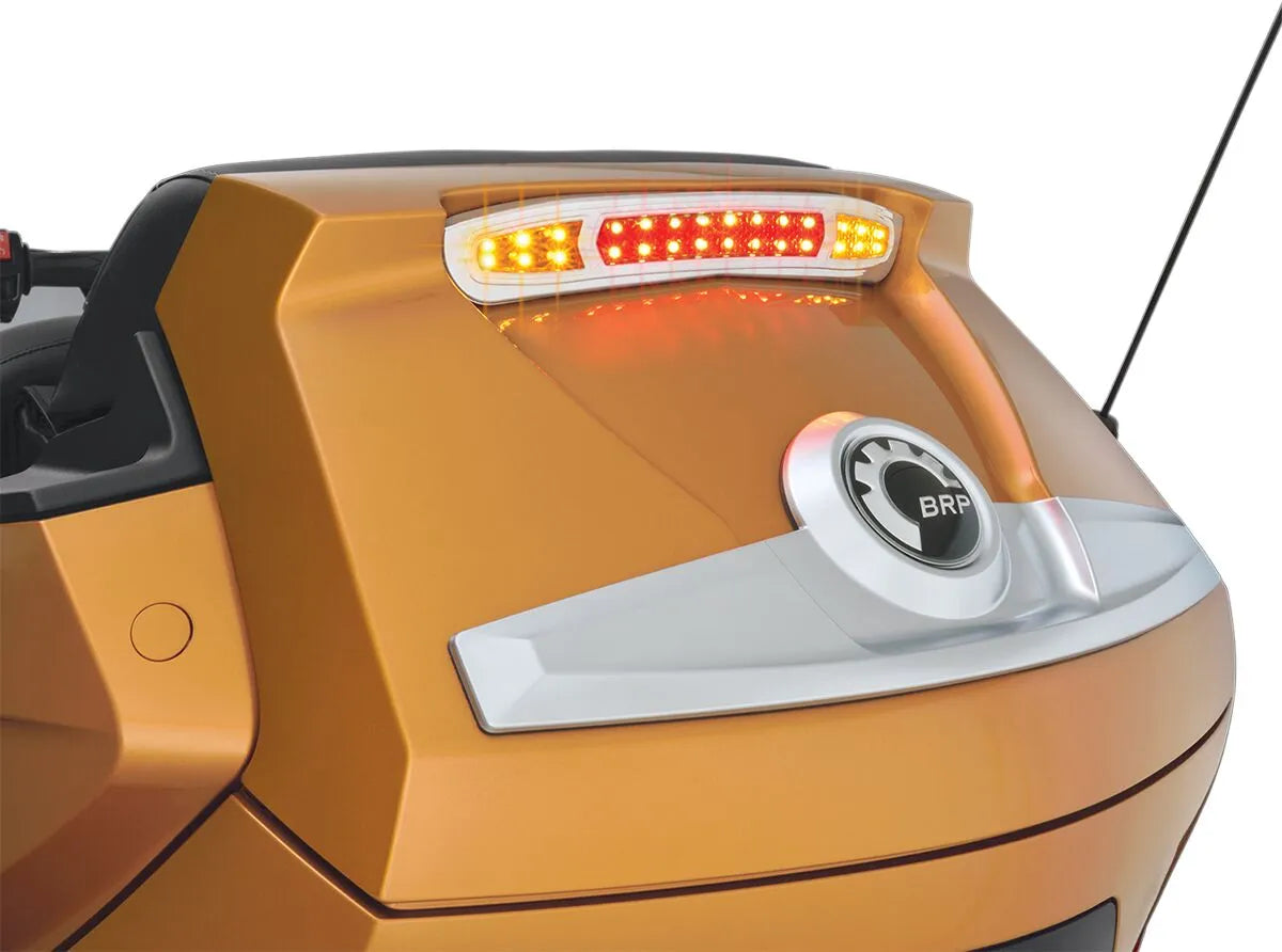 SHOW CHROME Trunk LED Bakljus för Can-Am bild 3 PMMEDIA:2f995bd72d8b20ef