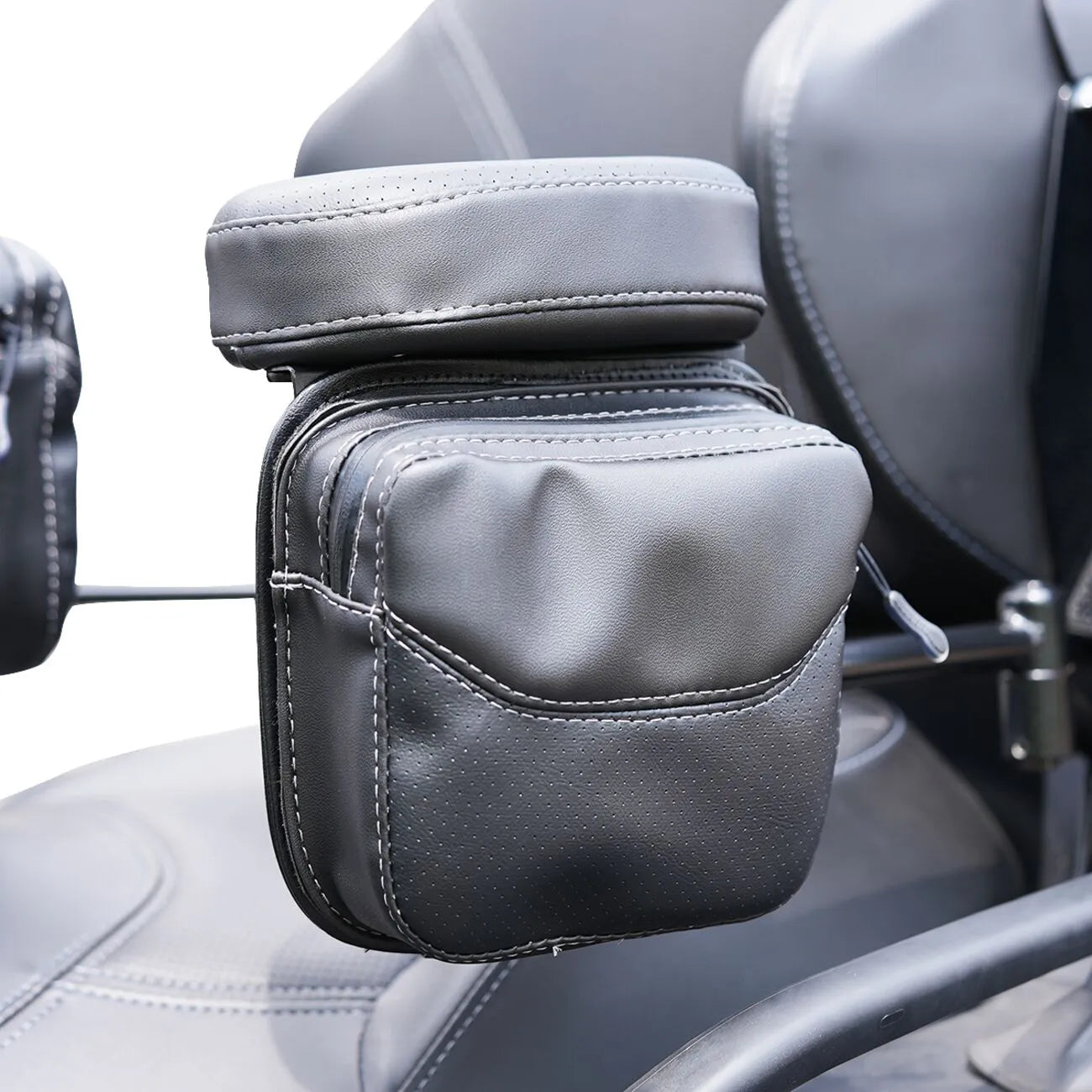 SHOW CHROME Platinum Arm Rest Pouch för Can-AM Spyder RT bild 5 PMMEDIA:ab35458c14355426