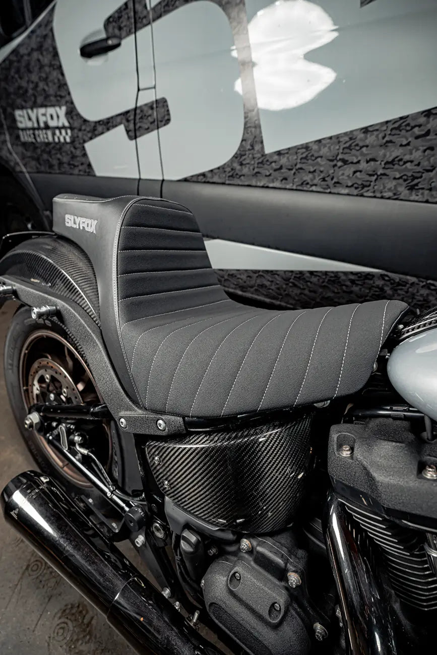 Slyfox High Noon Seat Sadlar Harley Softail bild 14 PMMEDIA:5b037dac3a22ad44