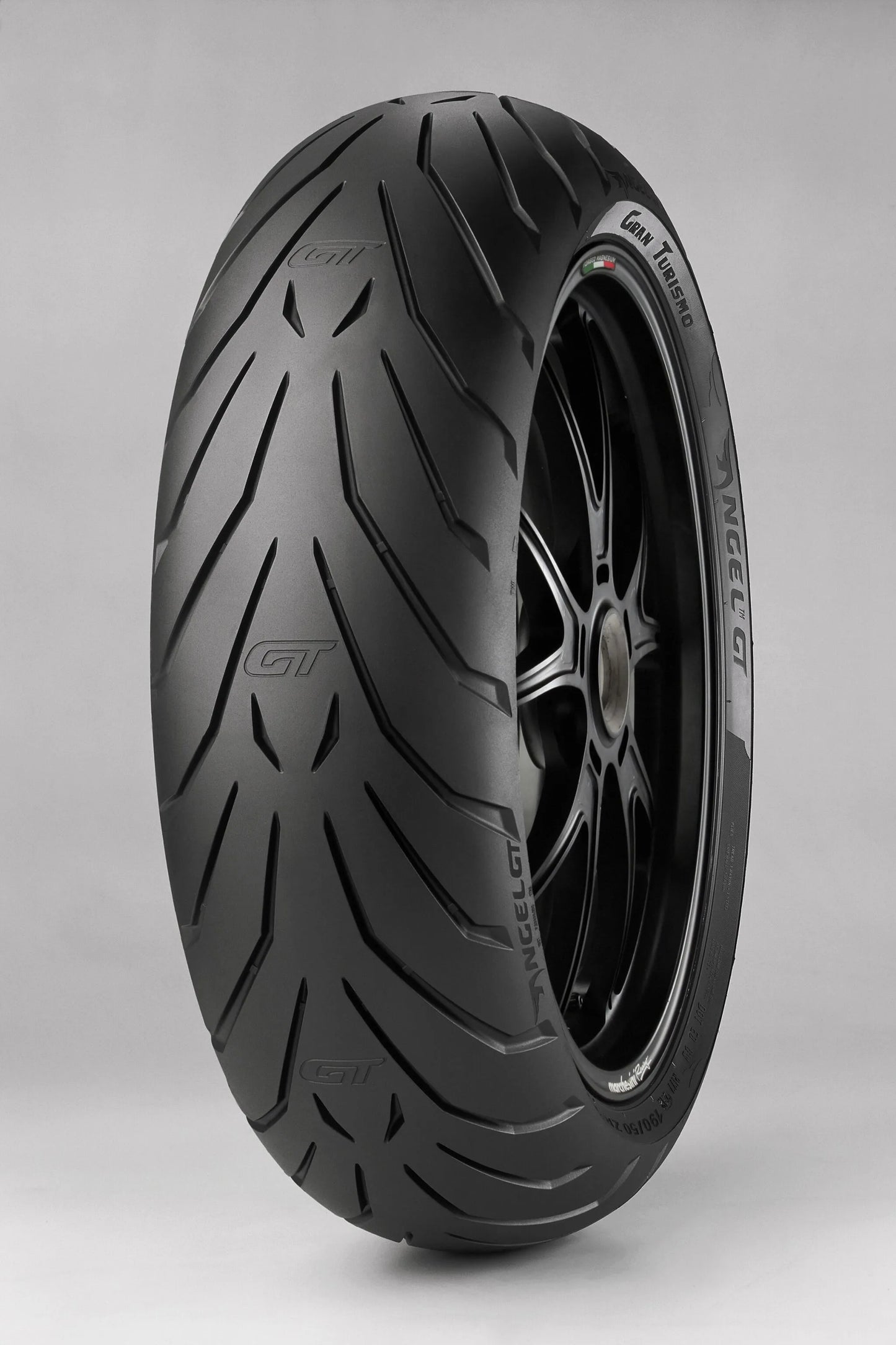 Pirelli Angel GT Radialdäck bak bild 1 PMMEDIA:54ed6f8f8a72a258