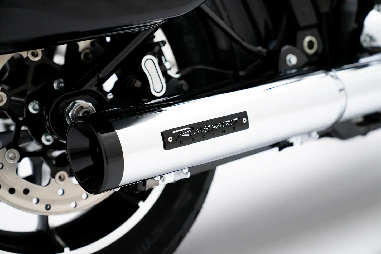 RINEHART RACING HP40 4" Slip-On Ljuddämpare för HD Softail 2025 bild 3 PMMEDIA:b4db7e9f1d360244