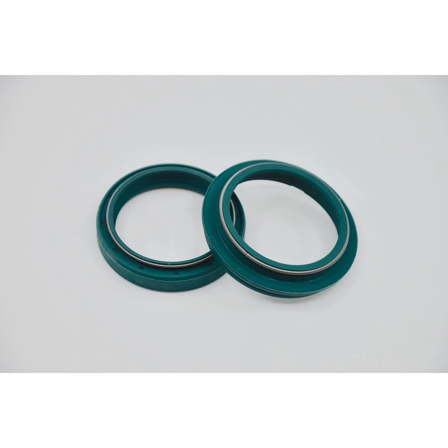 SKF Seal Upper för Showa 43 mm Gaffeltätning bild 1 PMMEDIA:e8403c91cd56eebb