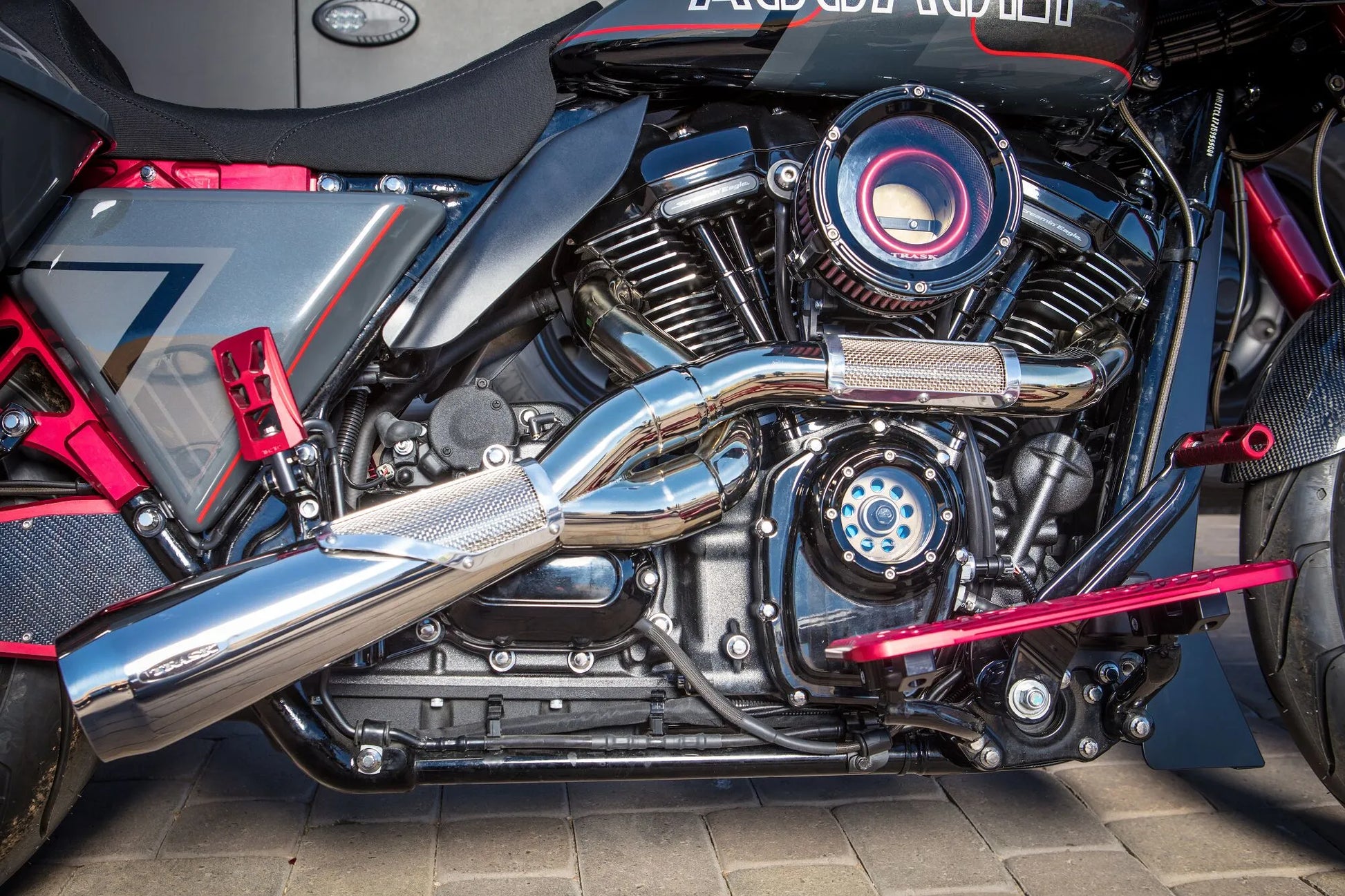 Trask 2-into-1 Big Sexy Exhaust System Kompletta avgassystem Harley bild 5 PMMEDIA:18636fb5121d8f26