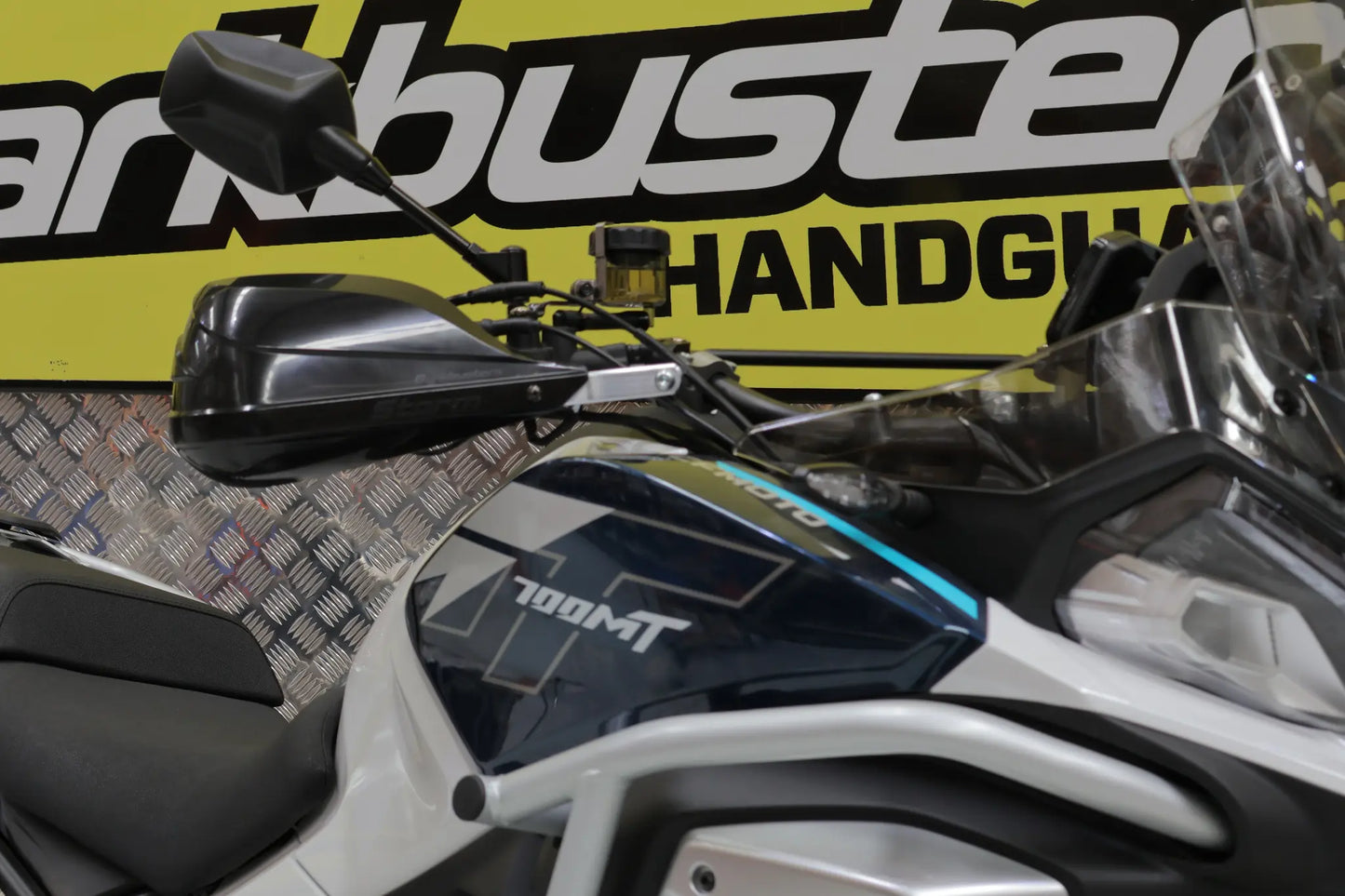 BARKBUSTERS Handguard Hardware Kit för CFMOTO 700MT '26- bild 5 PMMEDIA:7a9fb8e468932f08