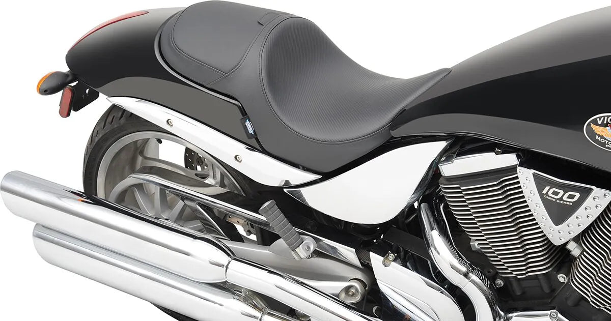DRAG SPECIALTIES SEATS Predator Sadel i Kolfiber bild 7 PMMEDIA:208cbc6a601ee388