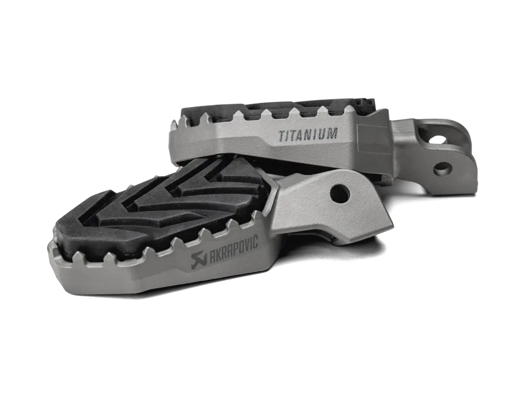AKRAPOVIC Titanfotpinnar för BMW GS bild 3 PMMEDIA:cb31448f9f8d36a7