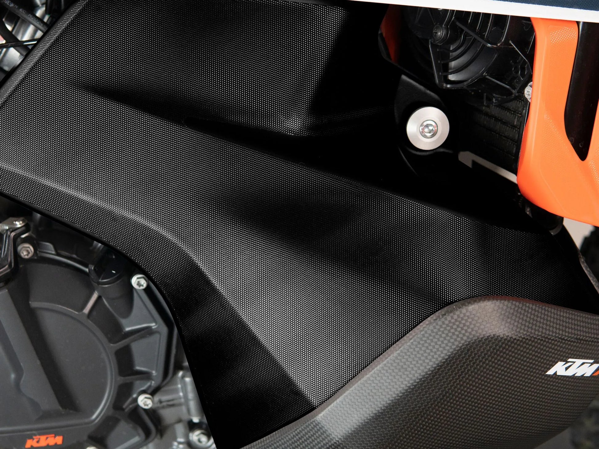 UNIRACING Scratch Saver för KTM 890 ADV Tank bild 7 PMMEDIA:14eb74b8c5523a74