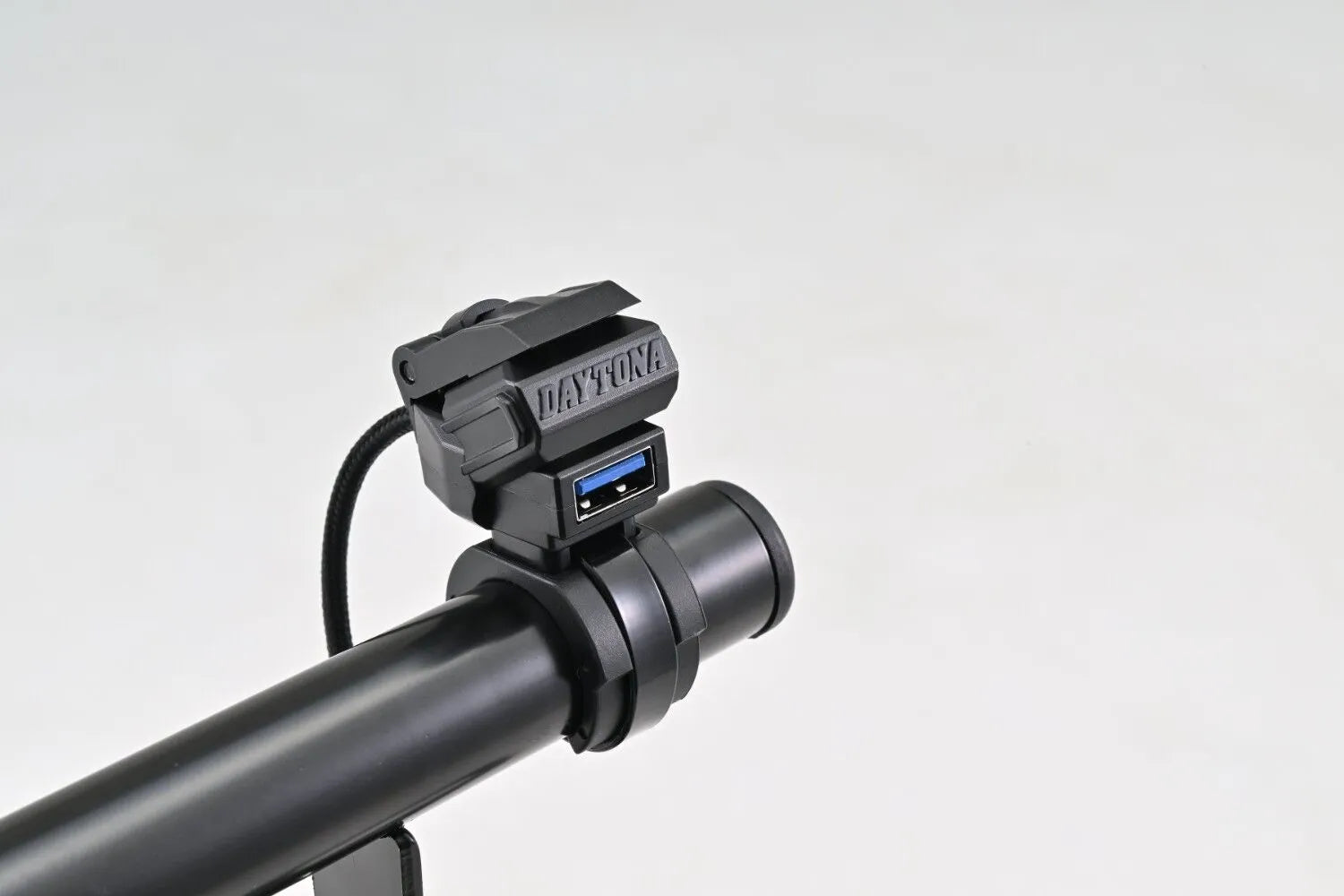 DAYTONA USB-laddningsport Quick Charge USB Type-A bild 6 PMMEDIA:2932025b66ed334c