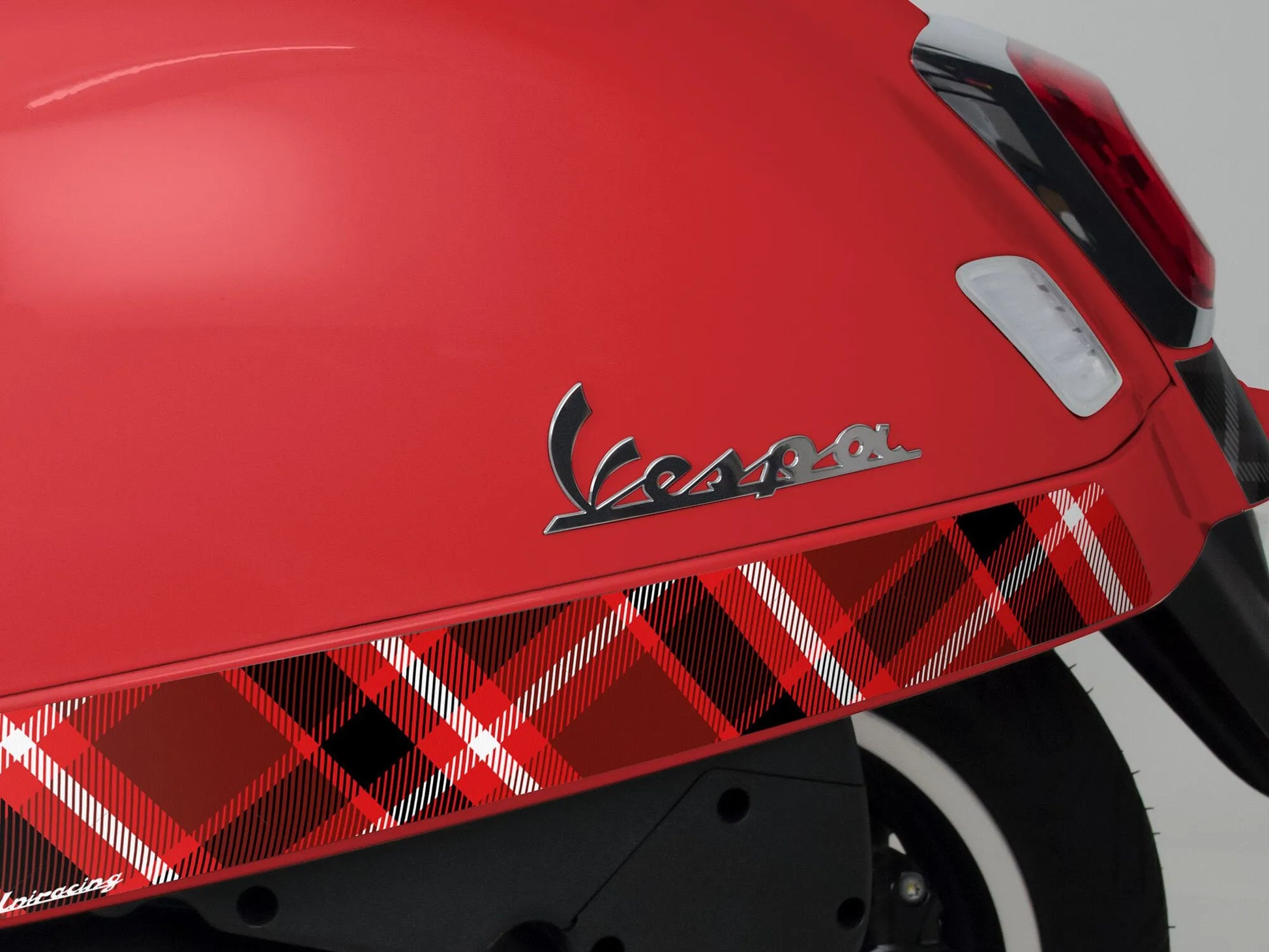 UNIRACING Dekalset Vespa GTS Röd bild 7 PMMEDIA:d687a0336f9bfd83