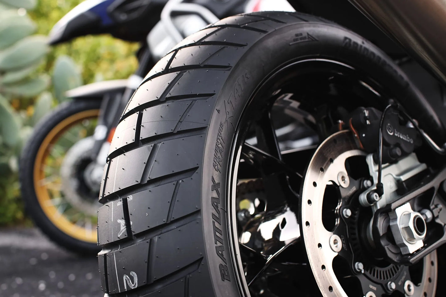 Bridgestone Battlax Adventure Trail AT41 Dual sport däck bak bild 4 PMMEDIA:429482bd34884473