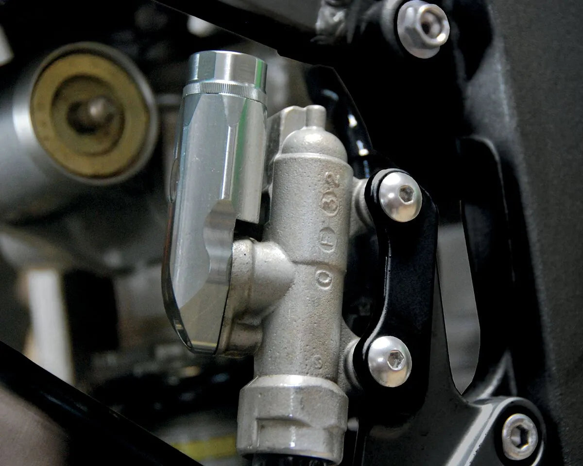 Psr Integrated Rear Brake Reservoir Bakre bromscylindrar & delar bild 4 PMMEDIA:82f6f68b96556649
