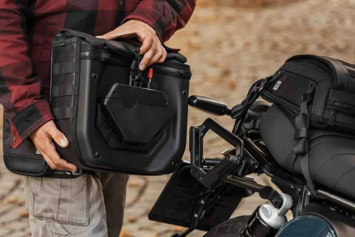 Sw Motech V-LOC Legend Gear Side Bag (11 Liters) Sidoväskor & tillbehör bild 12 PMMEDIA:7012f5d4ffeef63c