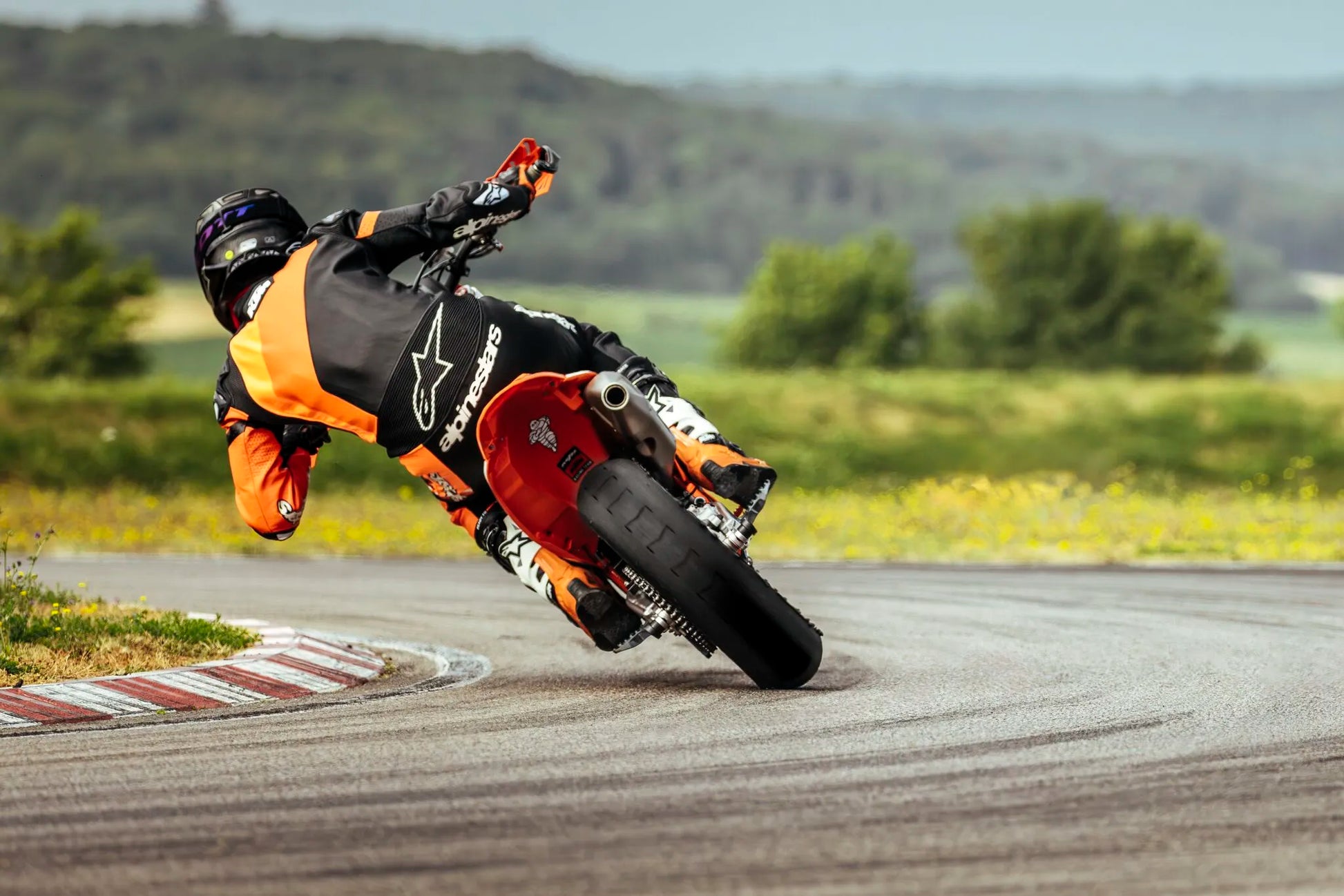 Michelin Power Supermoto Radialdäck fram bild 5 PMMEDIA:8a21b0d4524204cf