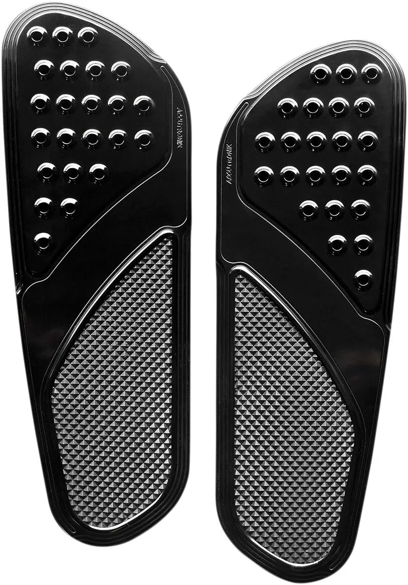 ACCUTRONIX Front Floorboards i svart aluminium bild 1 PMMEDIA:dbabb6479dc0d279