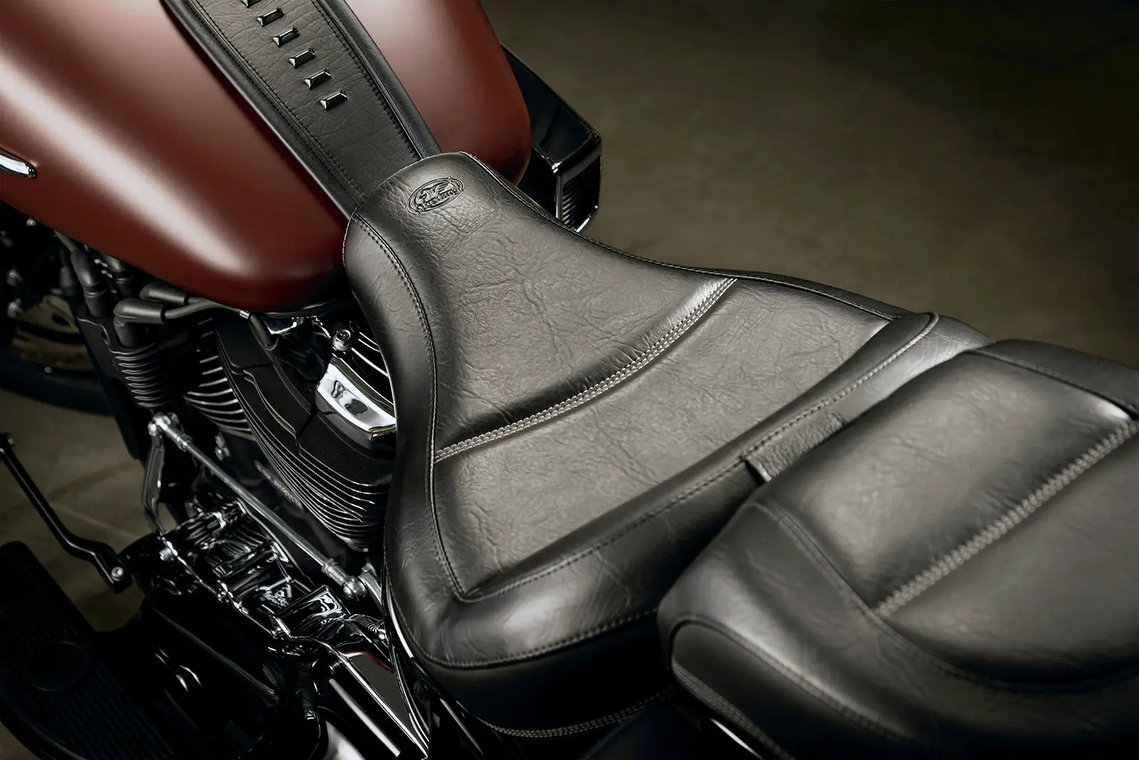 Mustang Max Profile Passenger Touring Seat Sadlar Harley Softail bild 13 PMMEDIA:a5936b16983ad75f